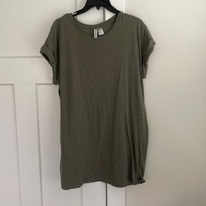 Women’s Divided Tee shirt dress